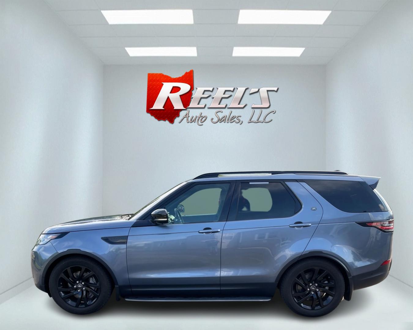2018 Blue /Black Land Rover Discovery HSE (SALRR2RV5JA) with an 3.0L V6 DOHC 24V Supercharged engine, 8A transmission, located at 11115 Chardon Rd. , Chardon, OH, 44024, (440) 214-9705, 41.580246, -81.241943 - This 2018 Land Rover Discovery HSE is a luxurious and capable SUV that offers a blend of comfort, technology, and off-road prowess. With its 3.0L supercharged V6 engine, it produces 340 horsepower and is paired with an 8-speed automatic transmission. The interior features premium leather upholstery, - Photo#9